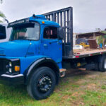 Caminhão Mercedes-Benz 2220 6x4 com prancha florestal usado revisado em Rio do Sul pela Expresso Iracema