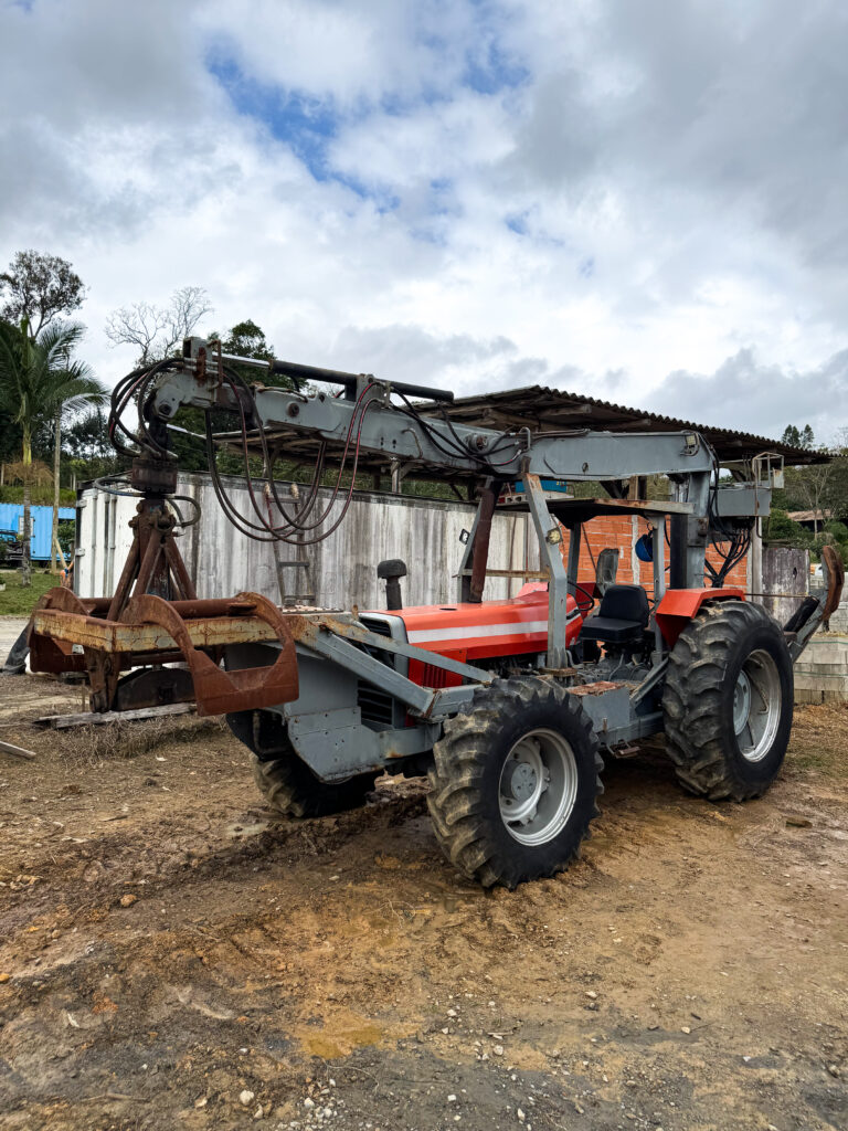Trator Massey Ferguson 297 usado revisado em Rio do Sul pela Expresso Iracema