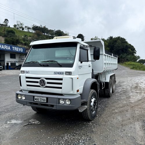 Caminhão Volkswagen 26-220 basculante usado revisado em Rio do Sul pela Expresso Iracema